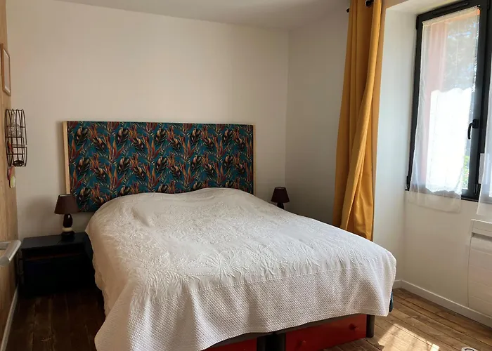 Charmante Maison Renovee Au Coeur De Groix - Fr-1-813-12